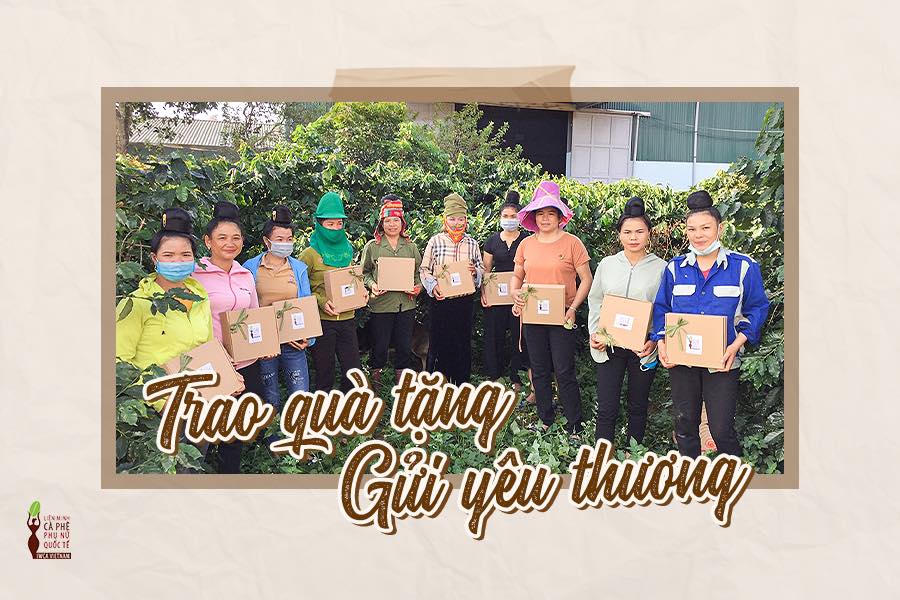 IWCA Việt Nam tặng quà cho bà con nhân dịp Quốc Tế Cà Phê 01/10