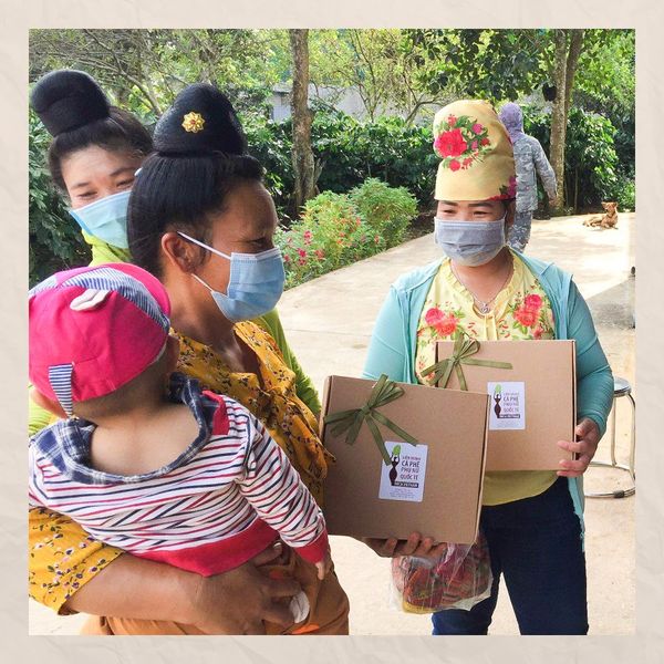 IWCA Vietnam gives gratitude gifts October 20